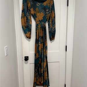 ASTR The Label - Elegant Floral Long Sleeve Dress